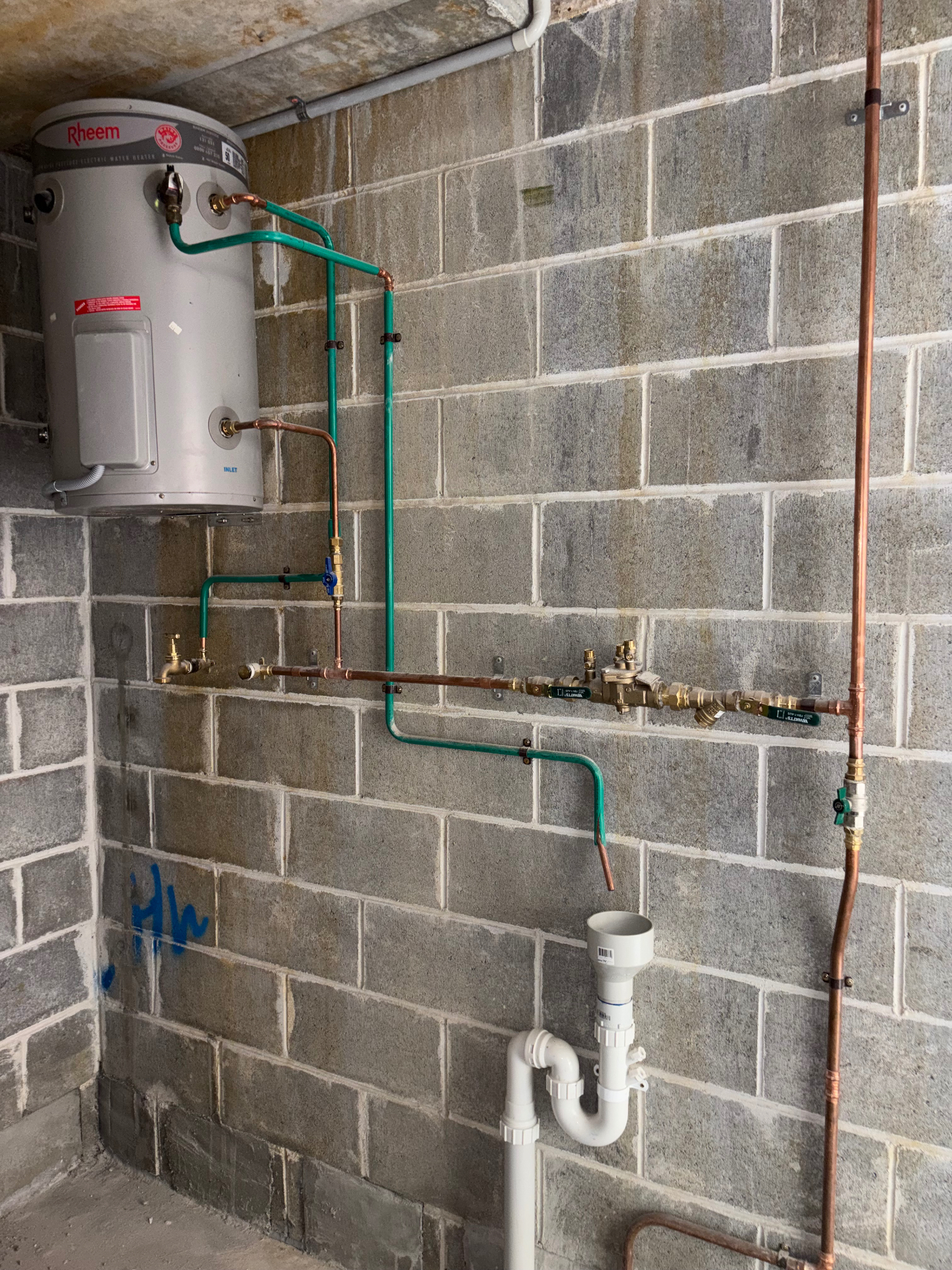 Rheem hot water system installed with copper and PEX pipework by Endeavour Plumbing Group